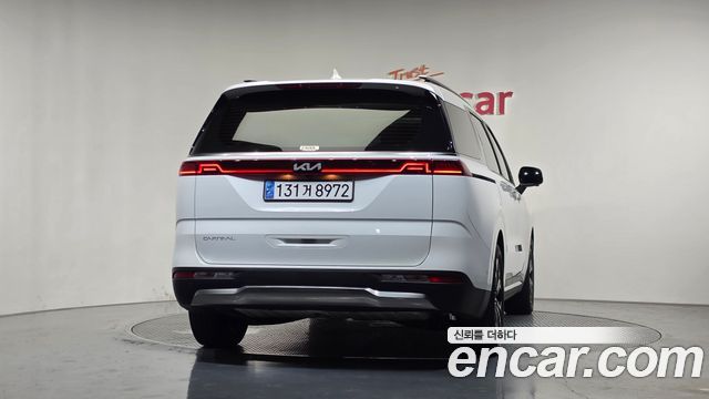 Kia Canival 2023 — photo 4