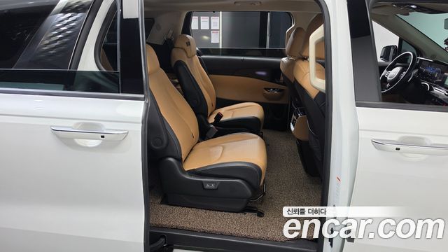Kia Canival 2023 — photo 17