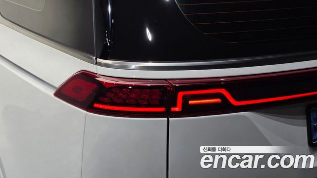 Kia Canival 2023 — photo 9
