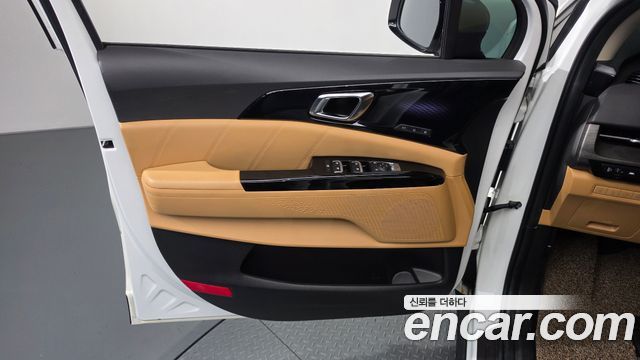 Kia Canival 2023 — photo 14