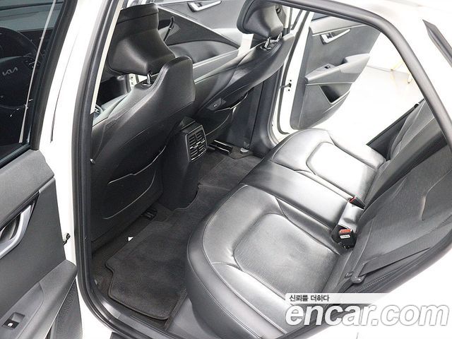 Kia Niro 2023 — photo 11