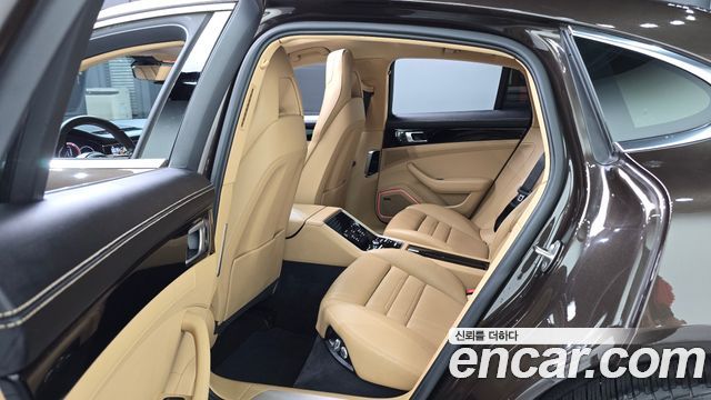 Porsche Panamera 2020 — photo 17