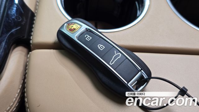 Porsche Panamera 2020 — photo 24