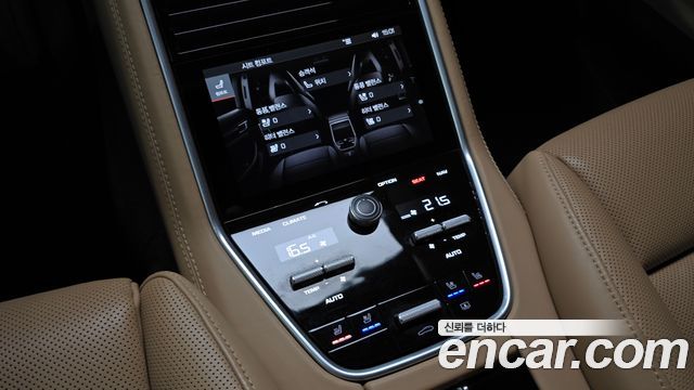 Porsche Panamera 2020 — photo 30