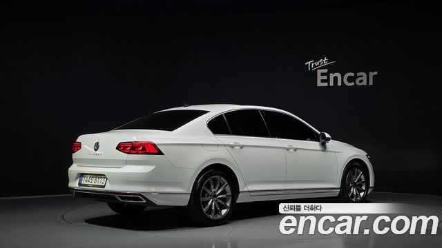 Volkswagen Passat 2021 — photo 2