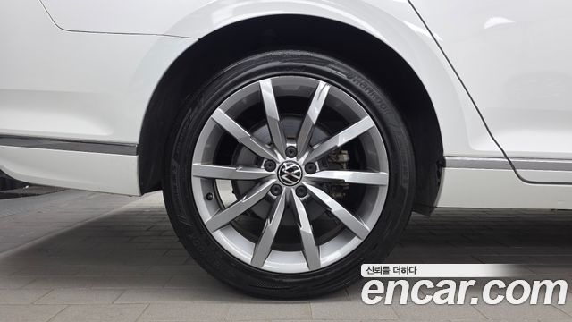 Volkswagen Passat 2021 — photo 5