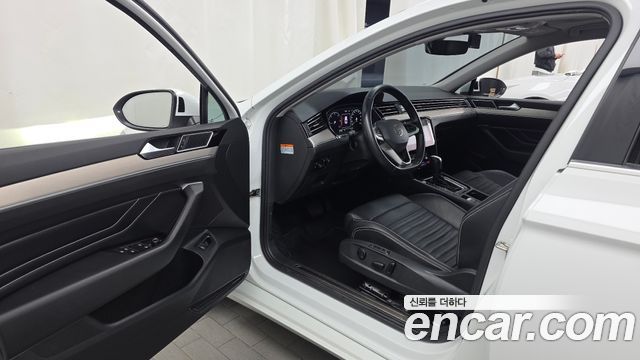 Volkswagen Passat 2021 — photo 13