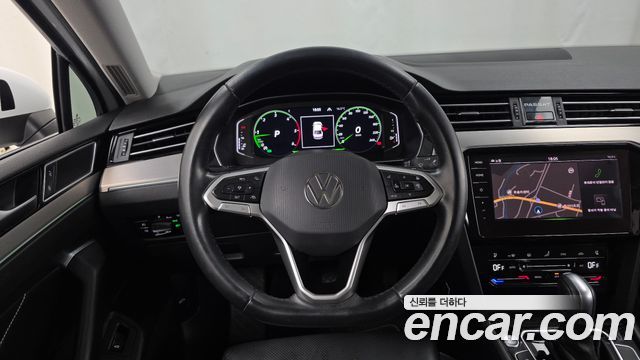 Volkswagen Passat 2021 — photo 21