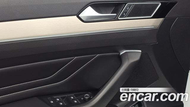 Volkswagen Passat 2021 — photo 26