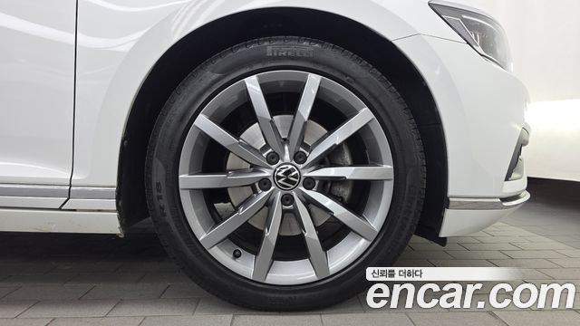 Volkswagen Passat 2021 — photo 7