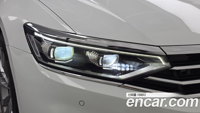 Volkswagen Passat 2021 — photo 8