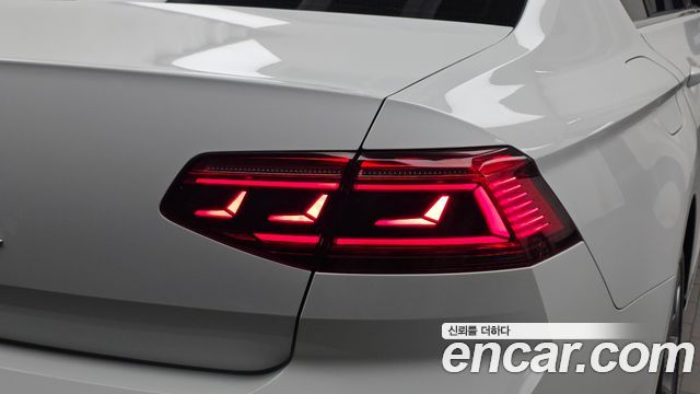 Volkswagen Passat 2021 — photo 9