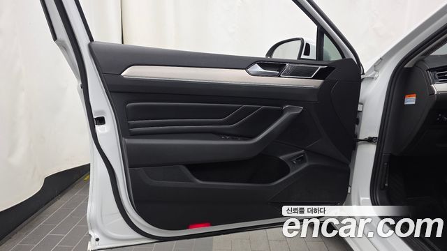 Volkswagen Passat 2021 — photo 14