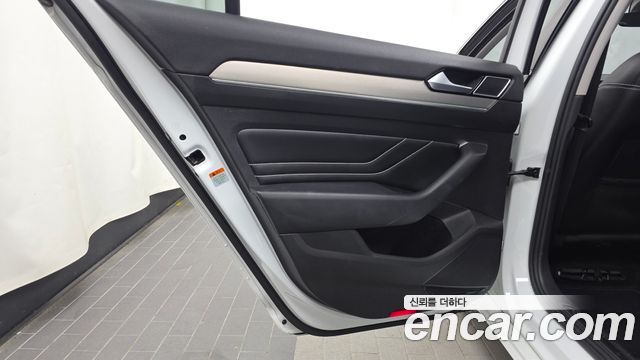 Volkswagen Passat 2021 — photo 15