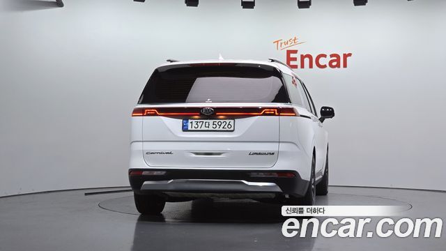 Kia Canival 2021 — photo 4