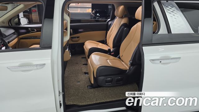 Kia Canival 2021 — photo 17