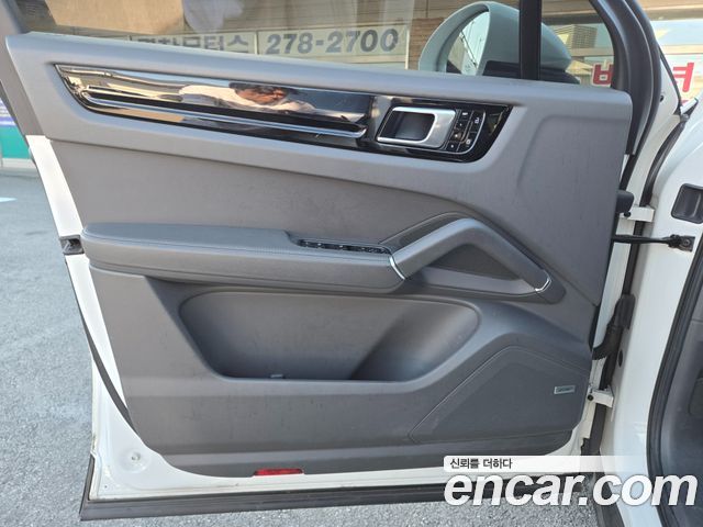 Porsche Cayenne 2019 — photo 8