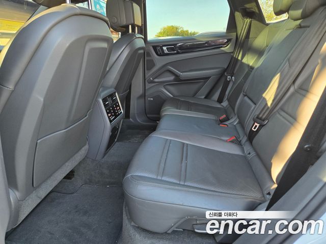 Porsche Cayenne 2019 — photo 18