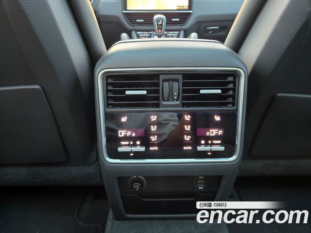 Porsche Cayenne 2019 — photo 19