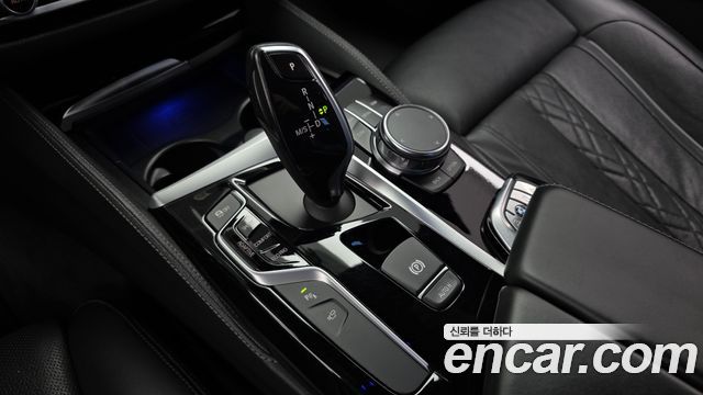 BMW 5-Series 2018 — photo 9