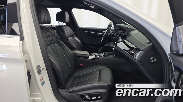 BMW 5-Series 2018 — photo 11