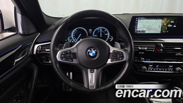 BMW 5-Series 2018 — photo 13