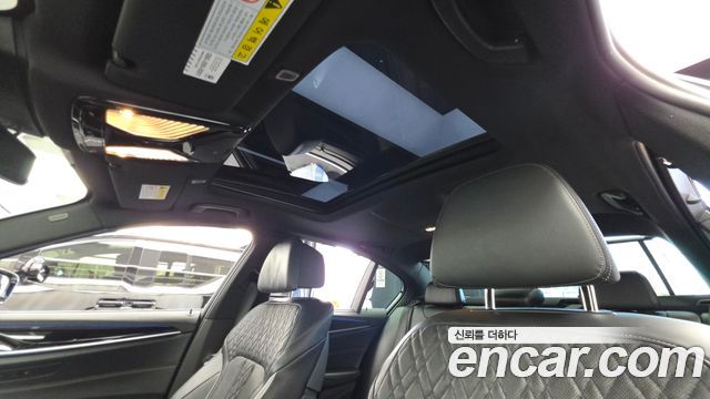 BMW 5-Series 2018 — photo 18