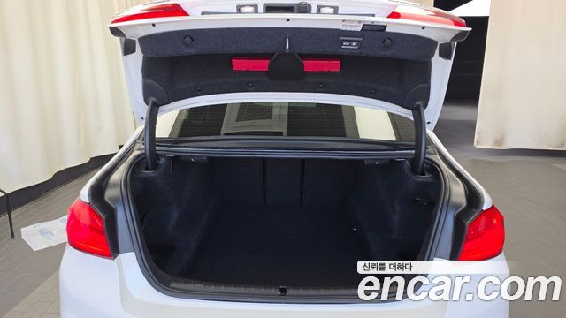BMW 5-Series 2018 — photo 20