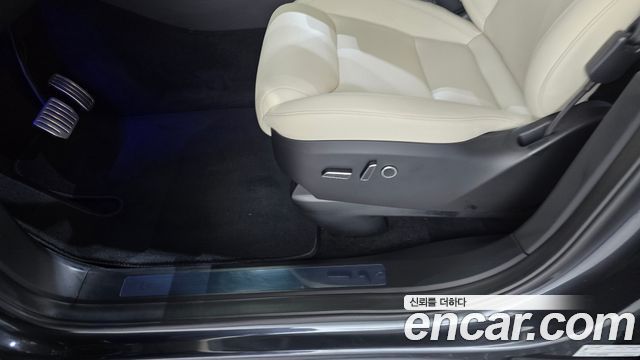 Tesla Model X 2026 — photo 28