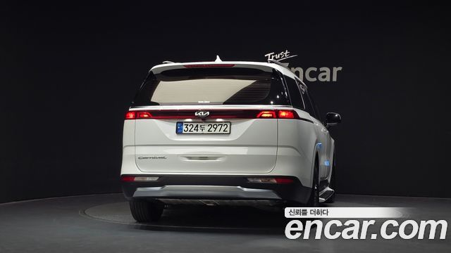 Kia Canival 2021 — photo 4