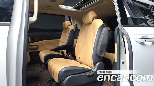 Kia Canival 2021 — photo 17