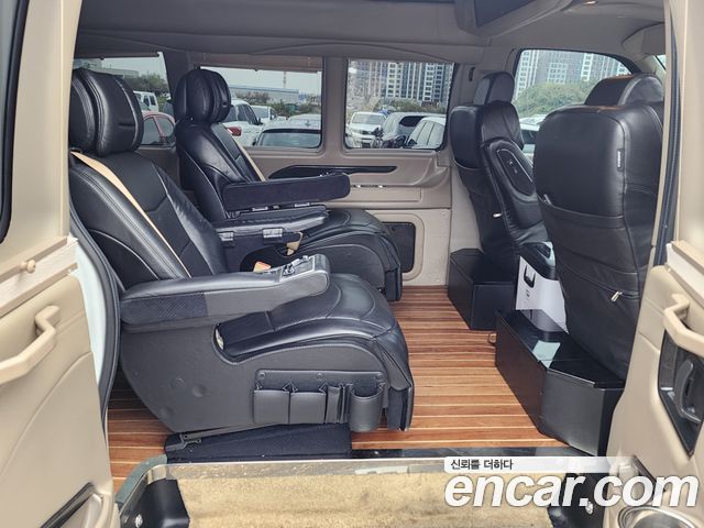 GMC Savana 2020 — photo 13
