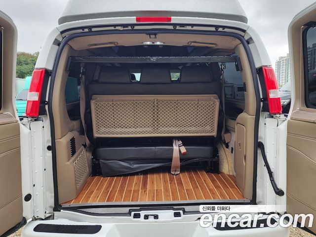 GMC Savana 2020 — photo 14