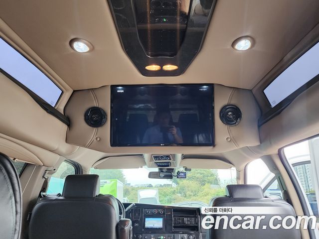 GMC Savana 2020 — photo 16