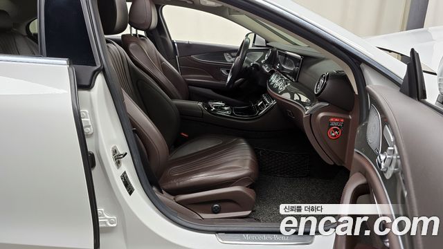 Mercedes-Benz CLS-Class 2020 — photo 10