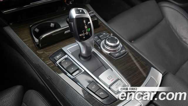 BMW 7-Series 2009 — photo 9