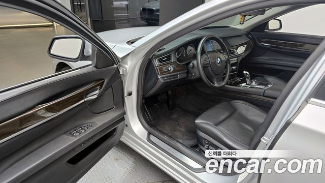 BMW 7-Series 2009 — photo 11