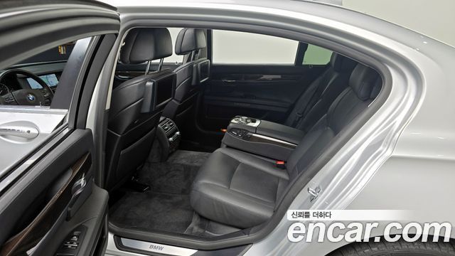 BMW 7-Series 2009 — photo 12