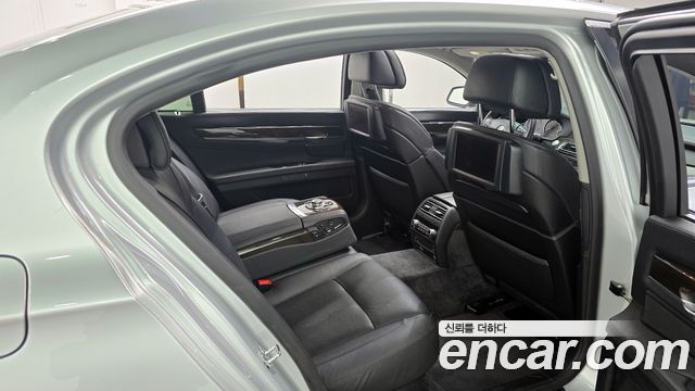 BMW 7-Series 2009 — photo 13