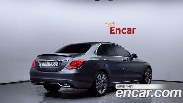 Mercedes-Benz C-Class 2018 — photo 2