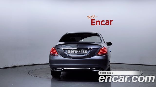 Mercedes-Benz C-Class 2018 — photo 4