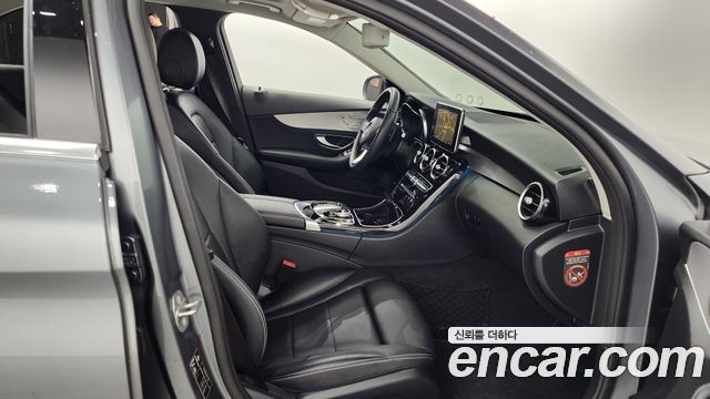 Mercedes-Benz C-Class 2018 — photo 11