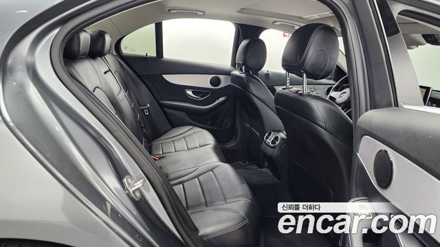 Mercedes-Benz C-Class 2018 — photo 12