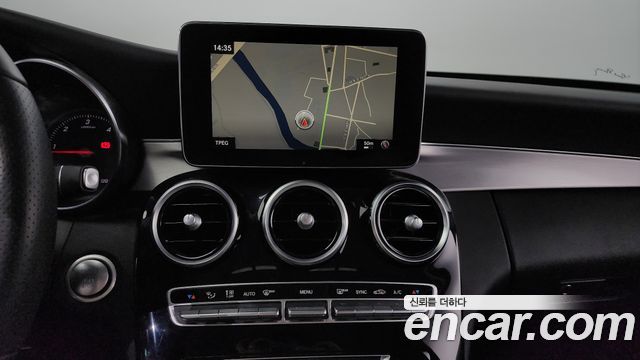 Mercedes-Benz C-Class 2018 — photo 15