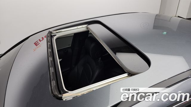 Mercedes-Benz C-Class 2018 — photo 19