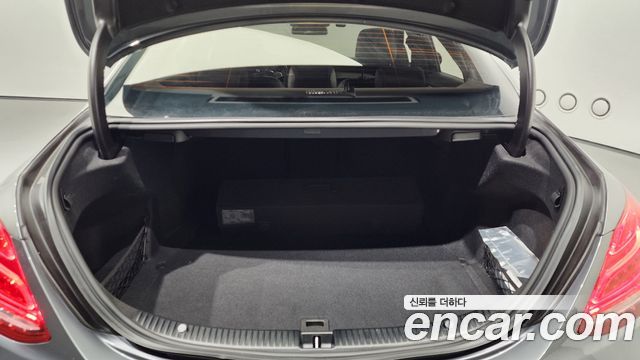 Mercedes-Benz C-Class 2018 — photo 20