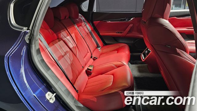 Maserati Quattroporte 2017 — photo 12