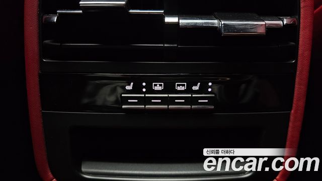 Maserati Quattroporte 2017 — photo 18