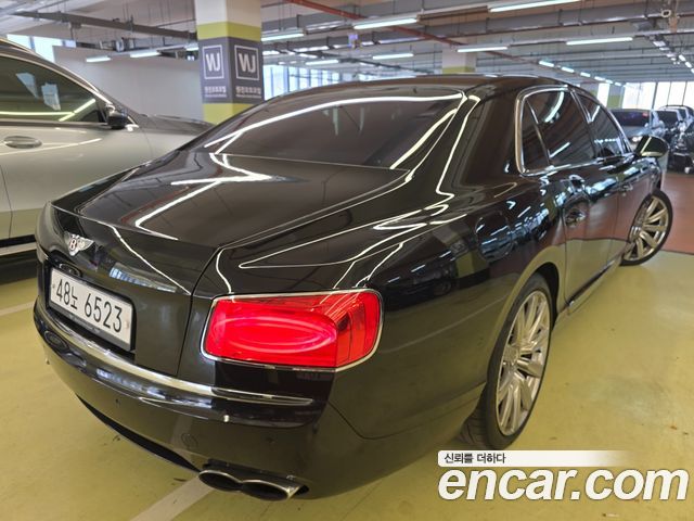 Bentley Flying Spur 2018 — photo 2
