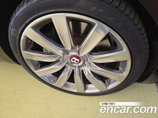 Bentley Flying Spur 2018 — photo 8